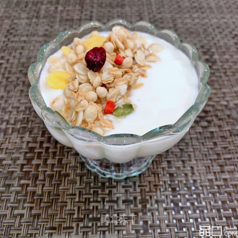 果粒谷物脆拌酸奶
