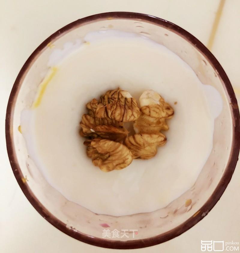 酸奶水果核桃杯