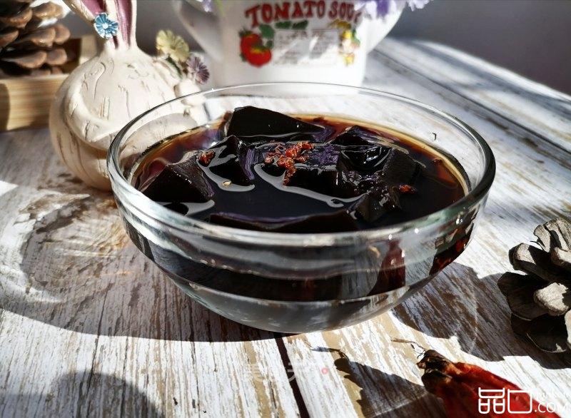 糖桂花黄栀子龟苓膏