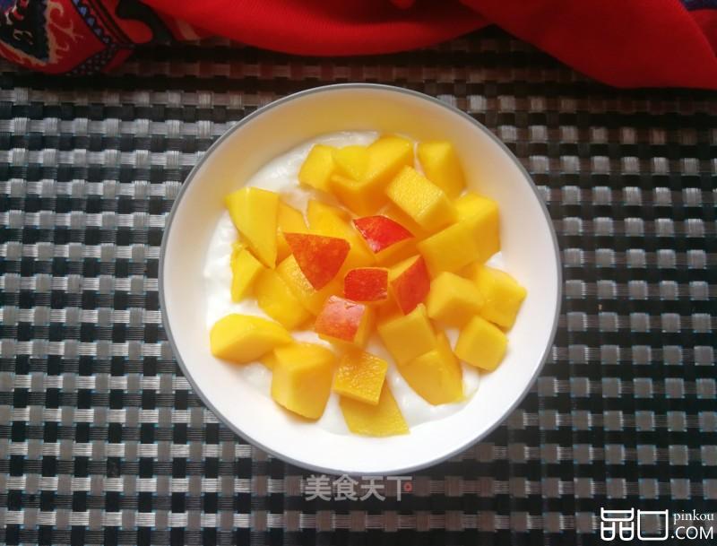 油桃芒果酸奶碗