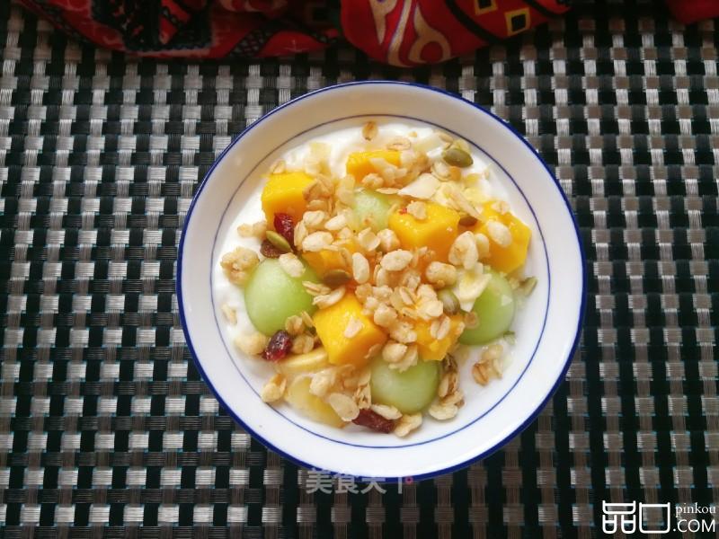 香蕉芒果甜瓜酸奶碗