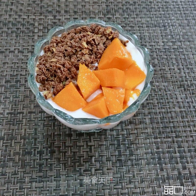 芒果巧克力脆酸奶杯