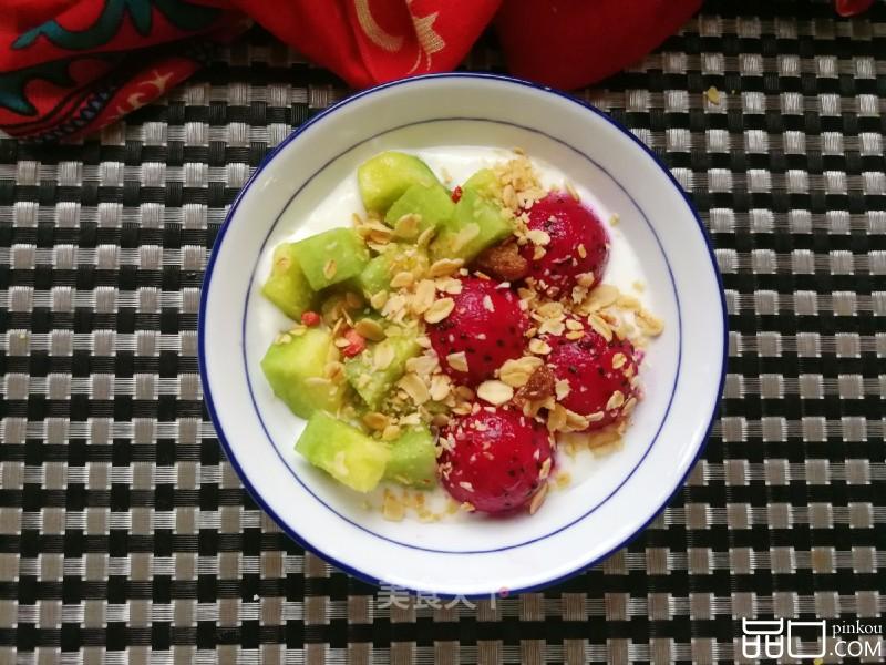 火龙果甜瓜酸奶碗