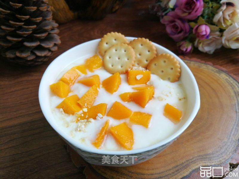 芒果燕麦酸奶杯