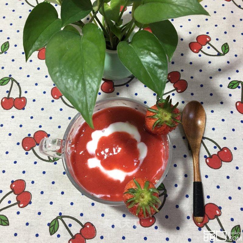 草莓汁拌酸奶