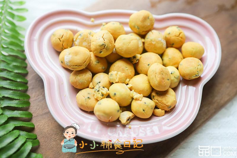  10个月以上辅食蛋黄芝麻小饼干