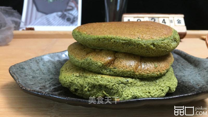 抹茶舒芙蕾松饼（无泡打粉版）热腾腾刚出锅的松饼浇上蜂蜜，不管视觉还是口感都让人大满足