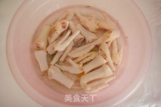 泡椒凤爪---休闲必备步骤1 泡椒凤爪---休闲必备步骤1