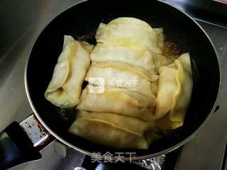 白菜猪肉糜锅贴步骤21