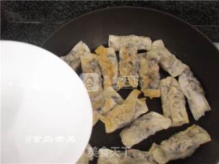 鲜肉木耳锅贴步骤8 鲜肉木耳锅贴步骤8