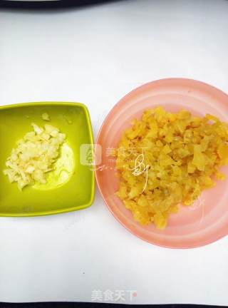 榨菜鲜肉锅贴步骤7