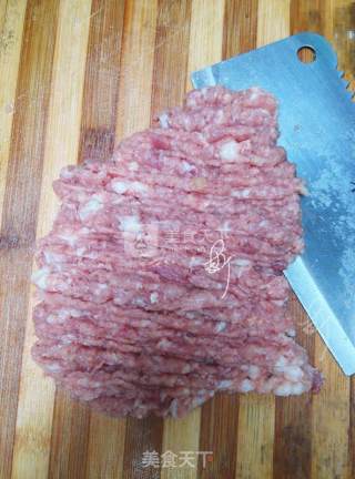 榨菜鲜肉锅贴步骤6