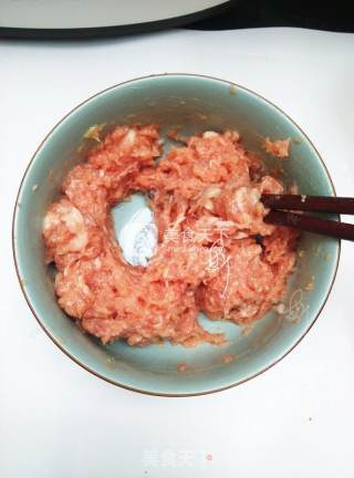 榨菜鲜肉锅贴步骤9