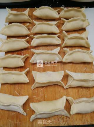 榨菜鲜肉锅贴步骤12