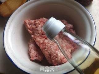 蛋皮三鲜锅贴步骤2