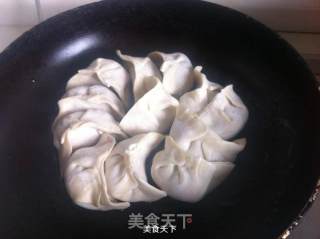 蛋皮三鲜锅贴步骤12