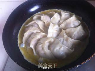 蛋皮三鲜锅贴步骤14