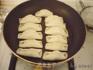 猪肉包菜锅贴步骤14 猪肉包菜锅贴步骤14
