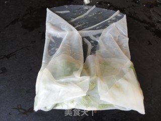 香草鱼春卷步骤6