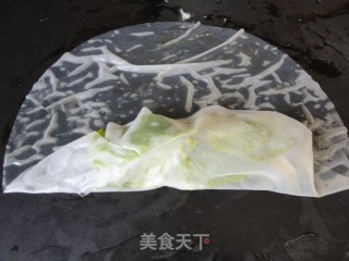 香草鱼春卷步骤5