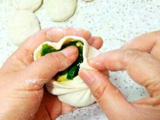 生煎韭菜鸡蛋包步骤15