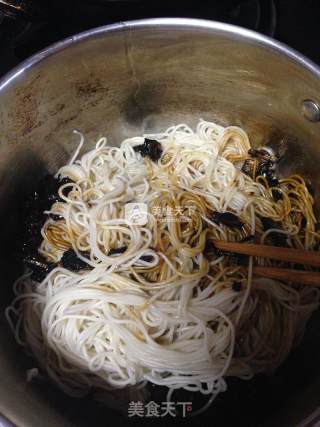 沪味“葱油拌面”步骤7