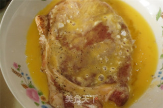 老爸的拿手老三样，跟着舌尖一起吃上海炸猪排步骤5