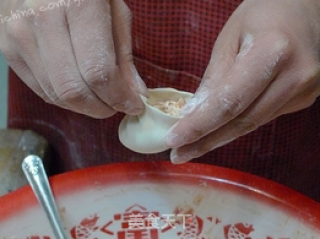 灌汤小笼包--24图详解正宗小笼包做法步骤20 灌汤小笼包--24图详解正宗小笼包做法步骤20