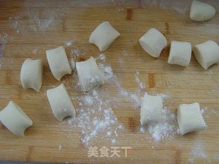 蟹黄小笼包步骤8