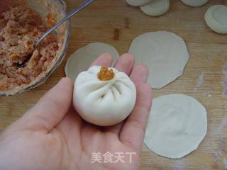 蟹黄小笼包步骤10
