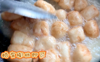 炸好的年糕淋上糖油，运势年年高甜蜜美滋滋步骤6