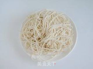 闽南的特色面条----【肉羹鲜虾卤生面】步骤1