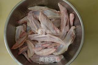 自制周黑鸭风味卤翅步骤1 自制周黑鸭风味卤翅步骤1