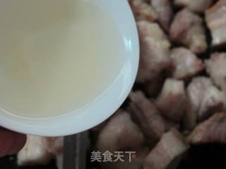 看江西人如何用最简单的方法做出美味肉荤：腐竹红烧肉步骤4