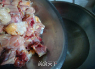 挑战美食的原味极限---江西三杯鸡步骤2 挑战美食的原味极限---江西三杯鸡步骤2