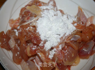 【升级版台式口味江西传统菜】什菌三杯鸡步骤3 【升级版台式口味江西传统菜】什菌三杯鸡步骤3