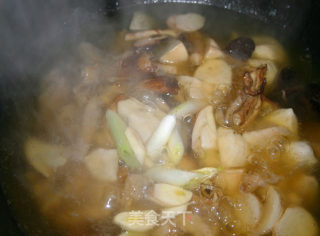 【升级版台式口味江西传统菜】什菌三杯鸡步骤9 【升级版台式口味江西传统菜】什菌三杯鸡步骤9