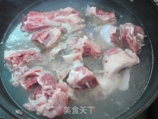 南昌特色筒骨鱼头火锅（家庭版）步骤1