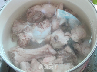 南昌特色筒骨鱼头火锅（家庭版）步骤2