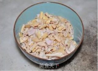 南昌人爱吃的酸豆角炒鸭肠步骤5