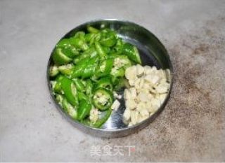 南昌人爱吃的酸豆角炒鸭肠步骤6