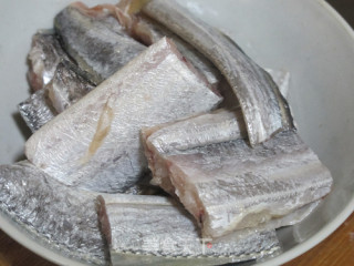 南昌传统风味红烧带鱼步骤1