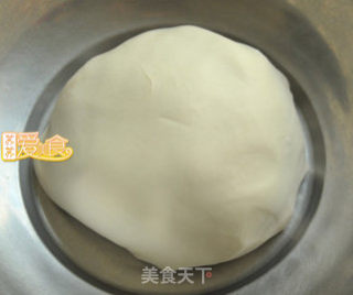 怎样做令人垂涎三尺的山东名吃【烫面千层牛肉饼】步骤1 怎样做令人垂涎三尺的山东名吃【烫面千层牛肉饼】步骤1