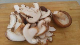 香菇鸡蛋打卤面步骤1