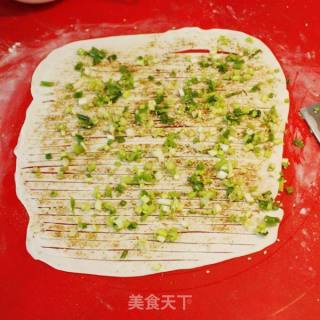 葱香四溢-----葱香手抓饼步骤3