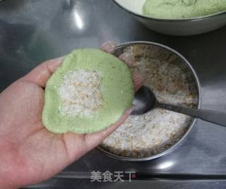 椰蓉芝麻糖艾叶糍粑步骤7