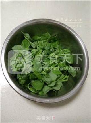 【春,食在达州】豌豆尖圆子汤步骤1 【春,食在达州】豌豆尖圆子汤步骤1