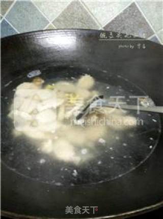 【春,食在达州】豌豆尖圆子汤步骤5 【春,食在达州】豌豆尖圆子汤步骤5