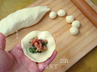 玉米面猪肉蒸饺步骤4 玉米面猪肉蒸饺步骤4