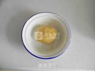 黑芝麻花生馅苏式月饼步骤4